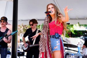 Music fans pack in the PNC Plaza at the fifth annual Ryman & BMI Block Party for Mary Kutter on Friday (6/05).